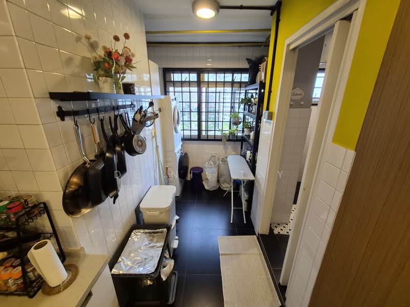 236 Bishan Street 22 HDB Flat For Sale at S$ 838,000 | PropertyGuru Singapore - Laundry area