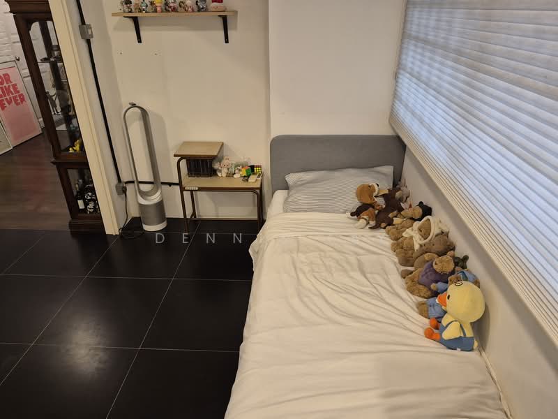 236 Bishan Street 22 HDB Flat For Sale at S$ 838,000 | PropertyGuru Singapore - Common Bedroom