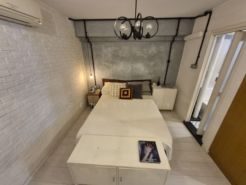 236 Bishan Street 22 HDB Flat For Sale at S$ 838,000 | PropertyGuru Singapore - Master Bedroom