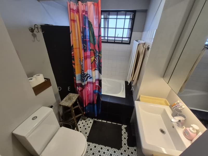 236 Bishan Street 22 HDB Flat For Sale at S$ 838,000 | PropertyGuru Singapore - Master Bathroom