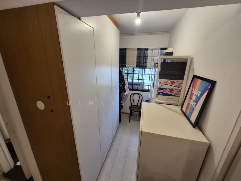 236 Bishan Street 22 HDB Flat For Sale at S$ 838,000 | PropertyGuru Singapore - Master bedroom 