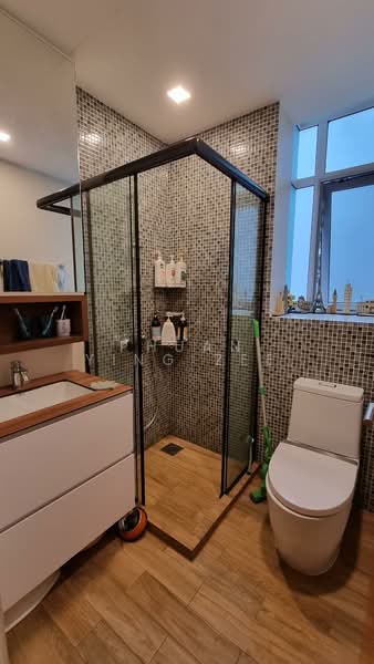 The Grandiflora Condominium For Sale at S$ 1,718,888 | PropertyGuru Singapore - Bathroom