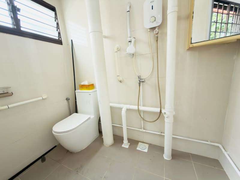 393 Yishun Avenue 6 HDB Flat For Sale at S$ 555,888 | PropertyGuru Singapore - Bathroom