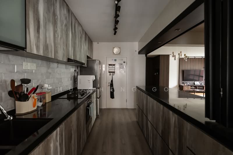 458B Sengkang West Road HDB Flat For Sale at S$ 800,000 | PropertyGuru Singapore - Kitchen