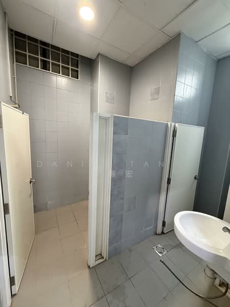 Prime Industrial Building, 39B Jalan Pemimpin, Ang Mo Kio / Bishan / Thomson, 2,730 sqft, Light Industrial (B1) For Rent, by Daniel Tan - 陈振宏, 500071606 - Bathroom - CommercialGuru.com.sg