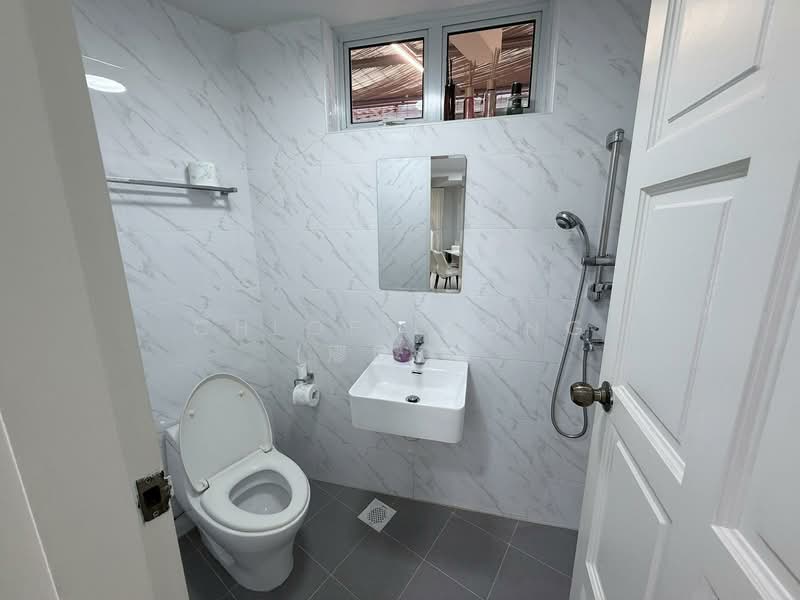 Fengli Gardens Corner Terrace For Sale at S$ 5,100,000 | PropertyGuru Singapore - Bathroom