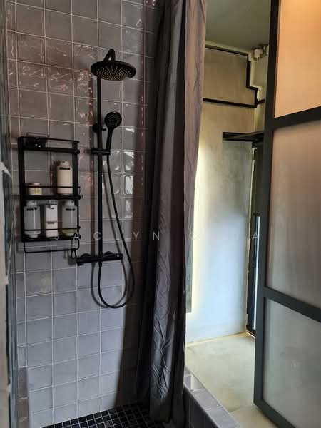 462A Upper Serangoon Road Walk-up Apartment For Sale at S$ 1,480,000 | PropertyGuru Singapore - Bathroom