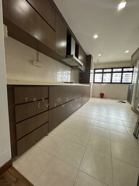 530 Jurong West Street 52 HDB Flat For Sale at S$ 428,000 | PropertyGuru Singapore - Kitchen