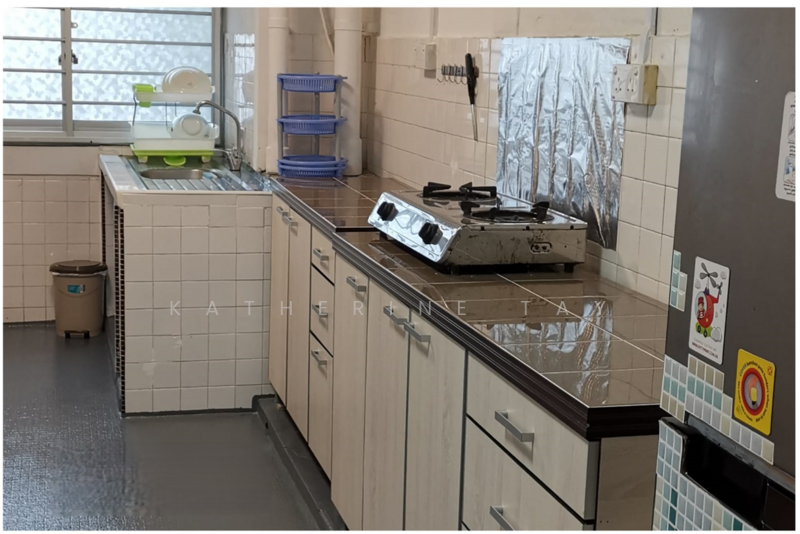 320 Clementi Avenue 4, 320 Clementi Avenue 4, 2 Bedrooms, 720 sqft, HDB Flat For Rent, by Katherine Tay, 500071656 - Kitchen - PropertyGuru.com.sg