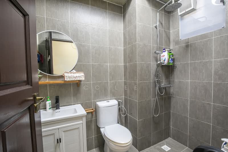 461 Clementi Avenue 3 HDB Flat For Sale at S$ 999,999 | PropertyGuru Singapore - Bathroom