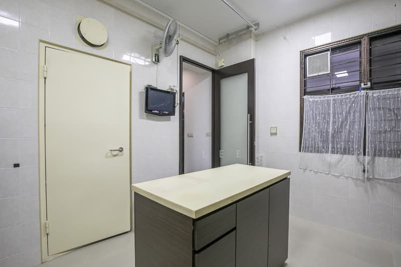 461 Clementi Avenue 3 HDB Flat For Sale at S$ 999,999 | PropertyGuru Singapore - Kitchen