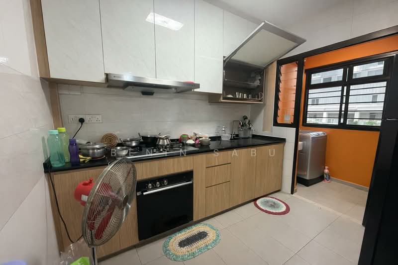 609B Tampines North Drive 1 HDB Flat For Sale at S$ 748,000 | PropertyGuru Singapore - Kitchen