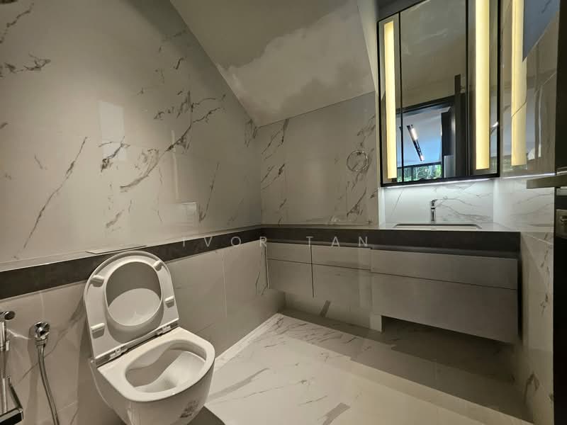 Villas @ Greenbank Park Bungalow House For Sale at S$ 15,000,000 | PropertyGuru Singapore - Bathroom