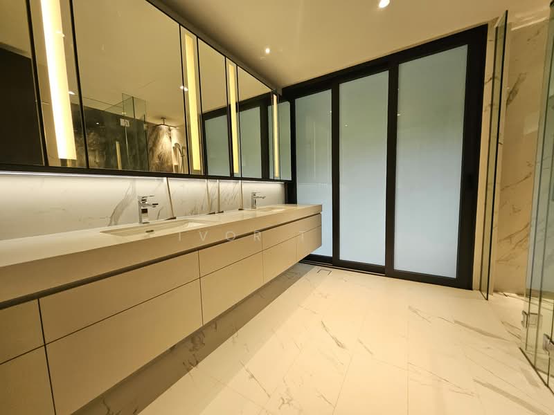 Villas @ Greenbank Park Bungalow House For Sale at S$ 15,000,000 | PropertyGuru Singapore - Bathroom
