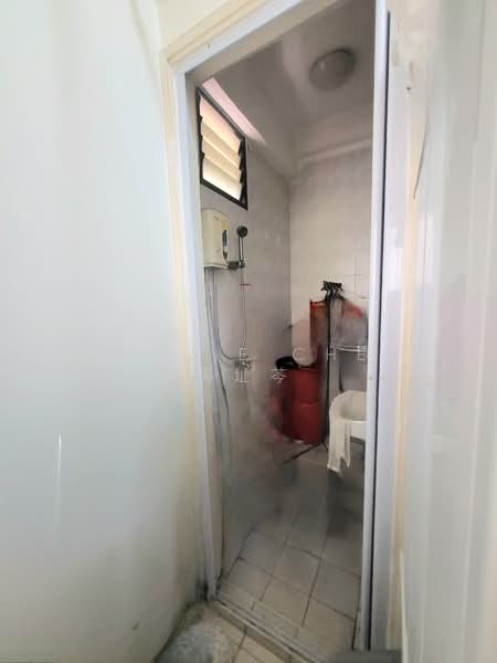 Simsville Condominium For Sale at S$ 2,100,000 | PropertyGuru Singapore - Bathroom