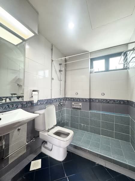 Chiltern Park, 133 Serangoon Avenue 3, 3 Bedrooms, 1,249 sqft, Condominium For Rent, by Sylvia Tan Z M, 500071710 - Bathroom - PropertyGuru.com.sg