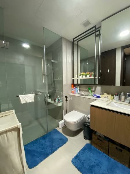 JadeScape Condominium For Sale at S$ 1,550,000 | PropertyGuru Singapore - Bathroom