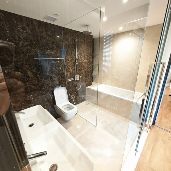 Greenwood Mews Cluster House For Sale at S$ 4,170,042 | PropertyGuru Singapore - Bathroom