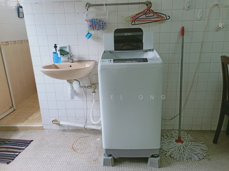 611 Ang Mo Kio Avenue 5, 611 Ang Mo Kio Avenue 5, 2 Bedrooms, 822 sqft, HDB Flat For Rent, by Michael Ong, 500071739 - Bathroom - PropertyGuru.com.sg