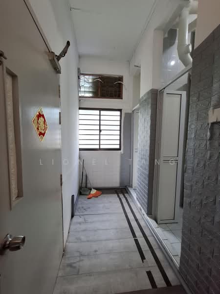 Blk 124 Hougang Avenue 1, , 721 sqft, Shop / Shophouse For Rent, by Lionel Tang, 500071749 - Corridor - CommercialGuru.com.sg