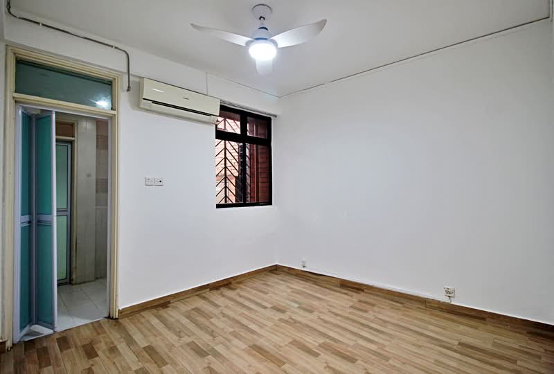 Loyang Valley, 204 Loyang Avenue, 2 Bedrooms, 1,012 sqft, Condominium For Rent, by Evyn Xu, 500071766 - Bedroom 1 - PropertyGuru.com.sg