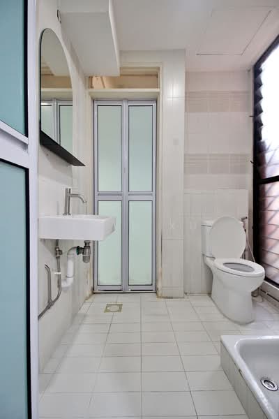 Loyang Valley, 204 Loyang Avenue, 2 Bedrooms, 1,012 sqft, Condominium For Rent, by Evyn Xu, 500071766 - Bathroom 1 - PropertyGuru.com.sg