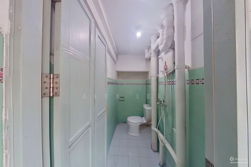 44 Circuit Road HDB Flat For Sale at S$ 320,000 | PropertyGuru Singapore - Bathroom