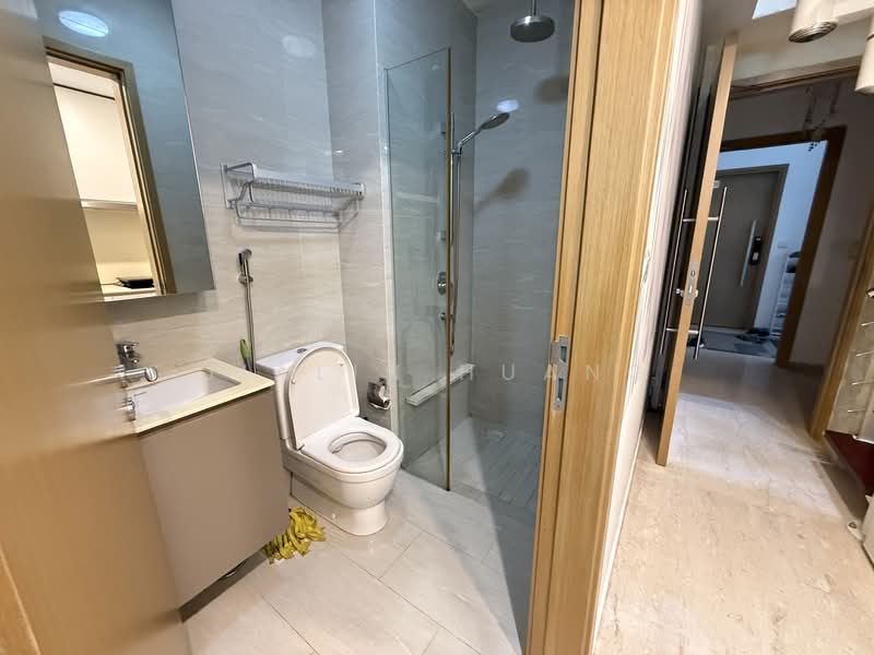 Waterfront @ Faber Apartment For Sale at S$ 1,800,000 | PropertyGuru Singapore - Bathroom