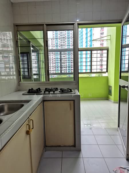231 Bishan Street 23 HDB Flat For Sale at S$ 1,290,000 | PropertyGuru Singapore - Kitchen