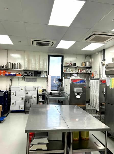 Harper Point, 25 Harper Road, 2,023 sqft, Light Industrial (B1) For Rent, by Roman Woo C P, 500071793 - Kitchen - CommercialGuru.com.sg