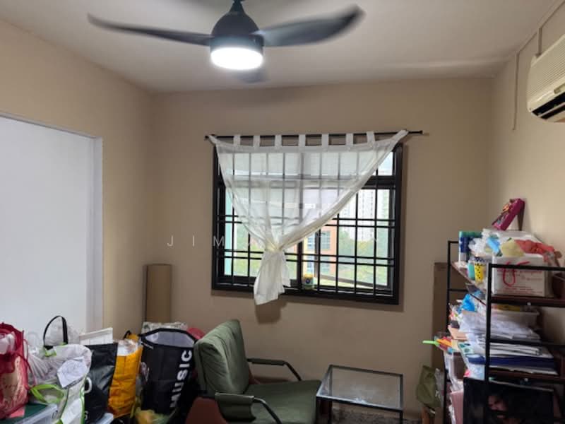 295B Compassvale Crescent HDB Flat For Sale at S$ 625,000 | PropertyGuru Singapore - Living Room