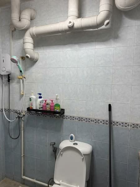295B Compassvale Crescent HDB Flat For Sale at S$ 625,000 | PropertyGuru Singapore - Bathroom