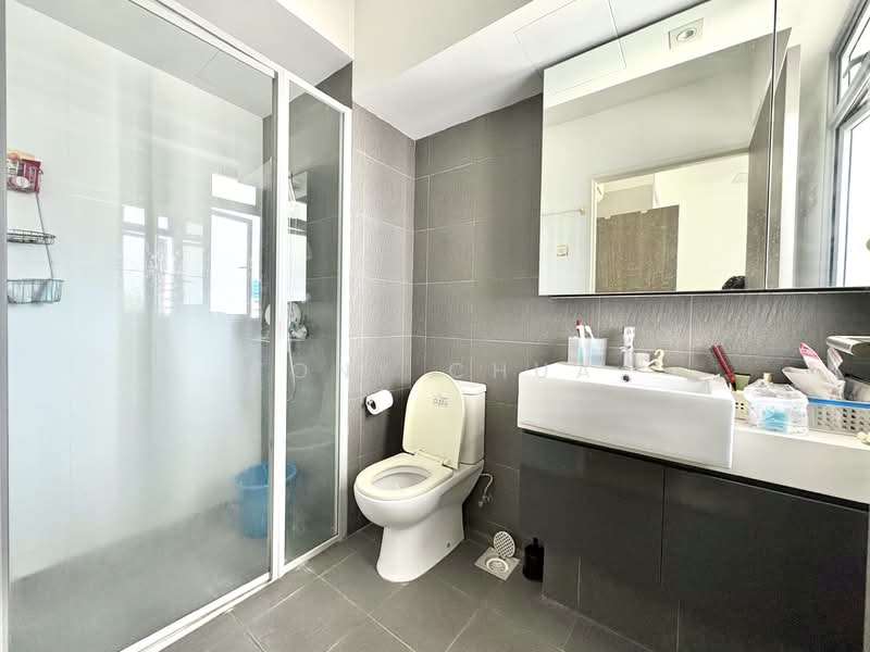 530A Pasir Ris Drive 1 HDB Flat For Sale at S$ 838,000 | PropertyGuru Singapore - Bathroom