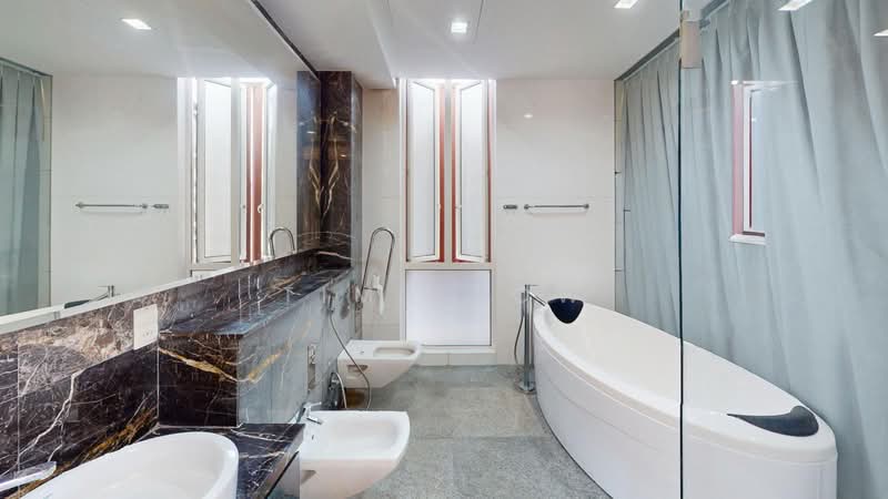 Modern Bungalow on hilltop Bungalow House For Sale at S$ 25,000,000 | PropertyGuru Singapore - Bathroom