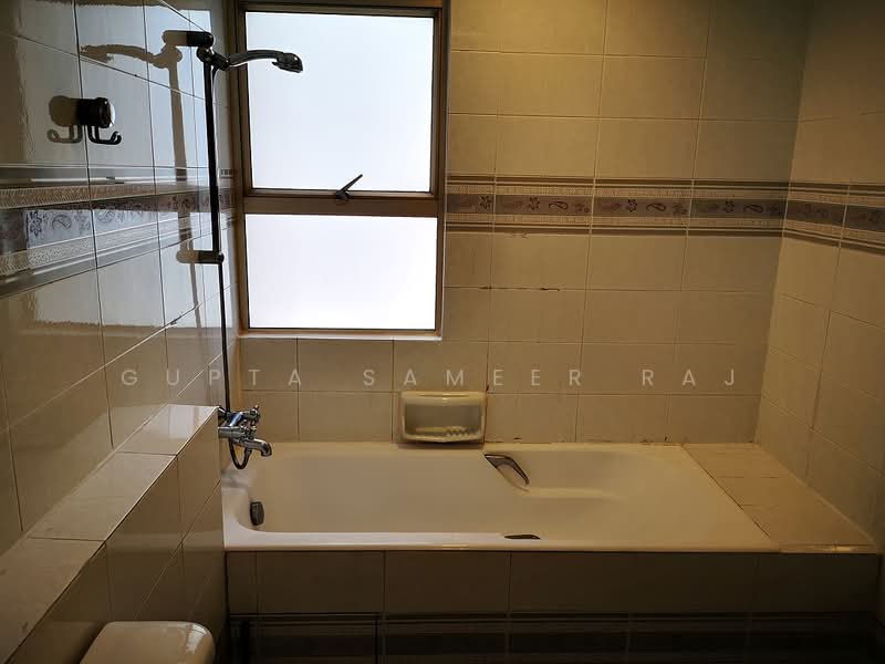 Leonie Condotel, 2 Leonie Hill Road, 4 Bedrooms, 2,568 sqft, Condominium For Rent, by Gupta Sameer Raj, 500071819 - Bathroom - PropertyGuru.com.sg