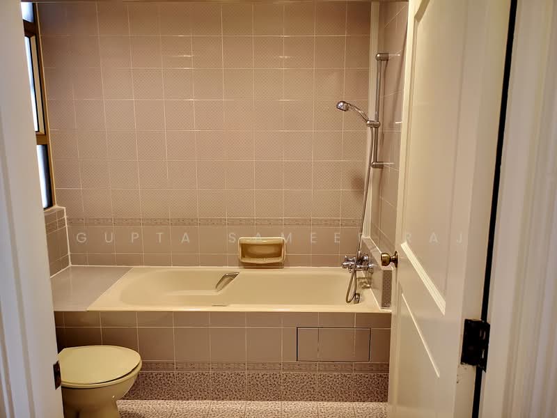 Leonie Condotel, 2 Leonie Hill Road, 4 Bedrooms, 2,568 sqft, Condominium For Rent, by Gupta Sameer Raj, 500071819 - Bathroom - PropertyGuru.com.sg