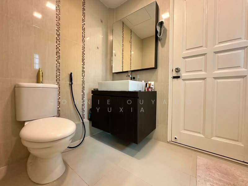 Cavenagh House Apartment For Sale at S$ 3,600,000 | PropertyGuru Singapore - Bathroom