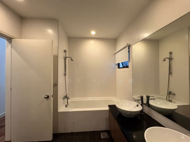 The Arcadia (Arcadia Gardens), 235 Arcadia Road, 4 Bedrooms, 3,810 sqft, Condominium For Rent, by Judy Hu 胡艳, 500071858 - Bathroom - PropertyGuru.com.sg