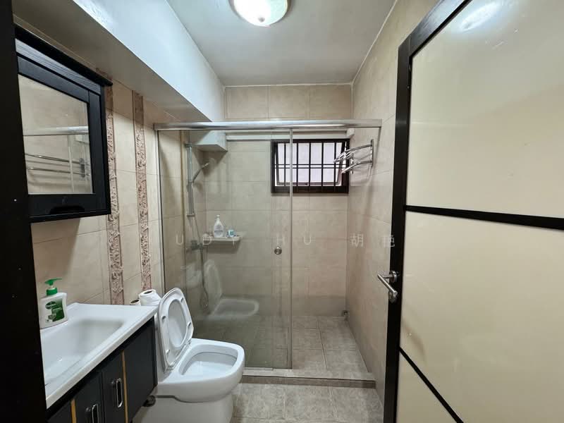 292 Bishan Street 22, 292 Bishan Street 22, 3 Bedrooms, 1,324 sqft, HDB Flat For Rent, by Judy Hu 胡艳, 500071877 - Bathroom - PropertyGuru.com.sg