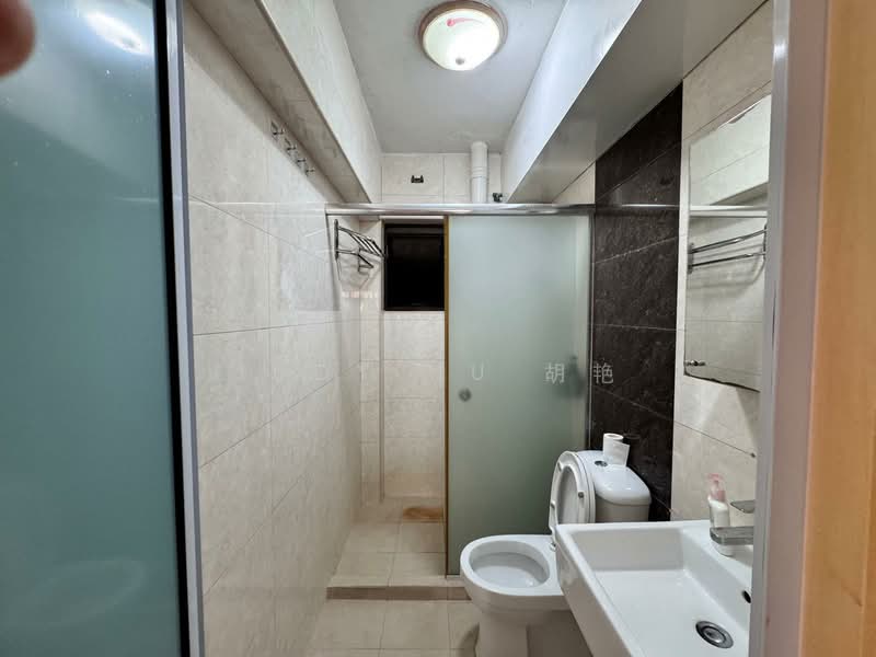 292 Bishan Street 22, 292 Bishan Street 22, 3 Bedrooms, 1,324 sqft, HDB Flat For Rent, by Judy Hu 胡艳, 500071877 - Bathroom - PropertyGuru.com.sg
