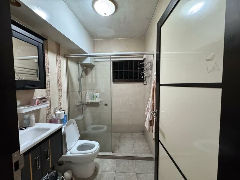 292 Bishan Street 22, 292 Bishan Street 22, 4 Bedrooms, 1,324 sqft, HDB Flat For Rent, by Judy Hu 胡艳, 500071880 - Bathroom - PropertyGuru.com.sg
