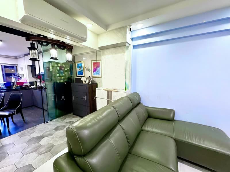 523 Ang Mo Kio Avenue 5 HDB Flat For Sale at S$ 449,999 | PropertyGuru Singapore - Living Room