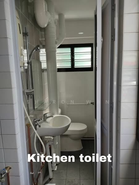 407 Yishun Avenue 6, 407 Yishun Avenue 6, 3 Bedrooms, 904 sqft, HDB Flat For Rent, by Sharon Wan, 500071900 - Bathroom - PropertyGuru.com.sg