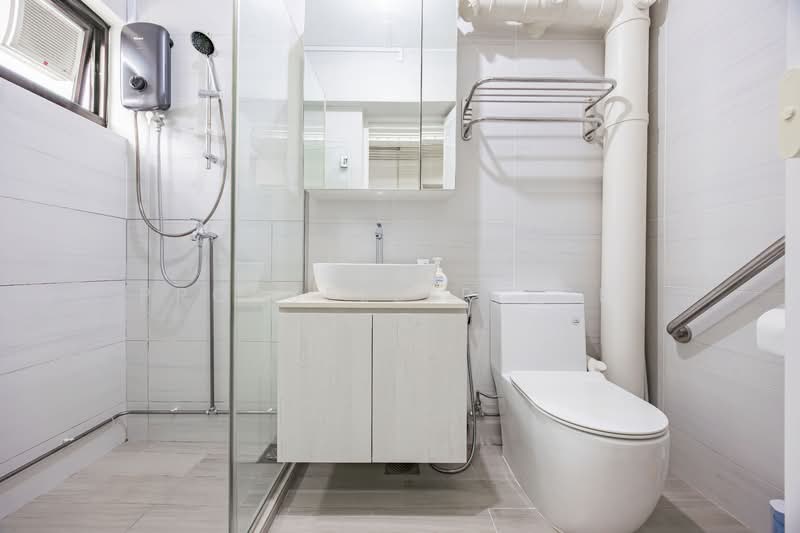 260 Tampines Street 21 HDB Flat For Sale at S$ 770,000 | PropertyGuru Singapore - Bathroom