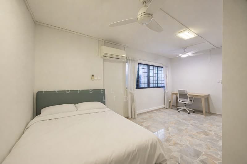 260 Tampines Street 21 HDB Flat For Sale at S$ 770,000 | PropertyGuru Singapore - Bedroom