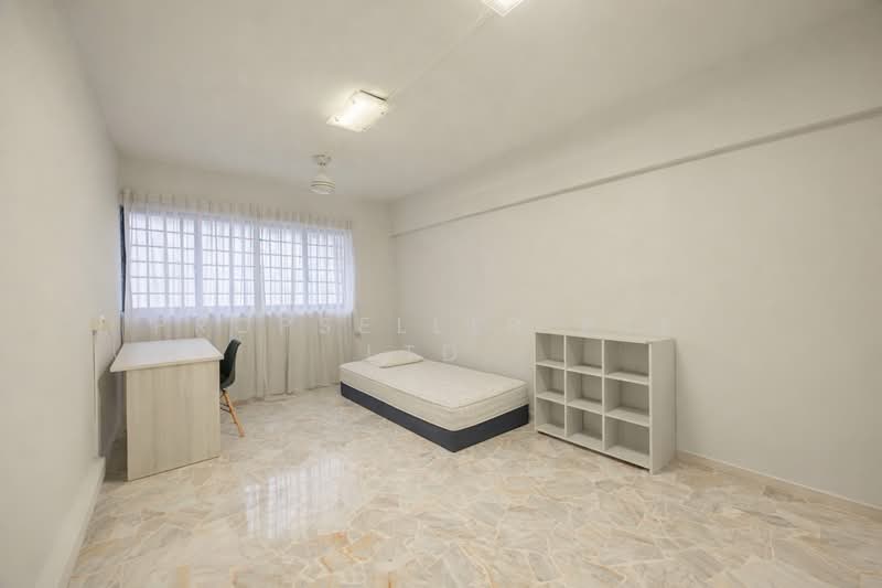 260 Tampines Street 21 HDB Flat For Sale at S$ 770,000 | PropertyGuru Singapore - Bedroom
