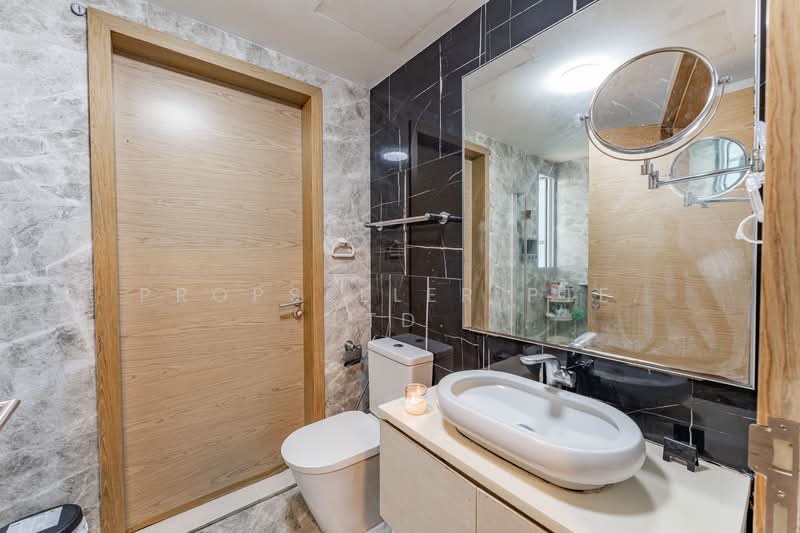 The Santorini Condominium For Sale at S$ 720,000 | PropertyGuru Singapore - Bathroom