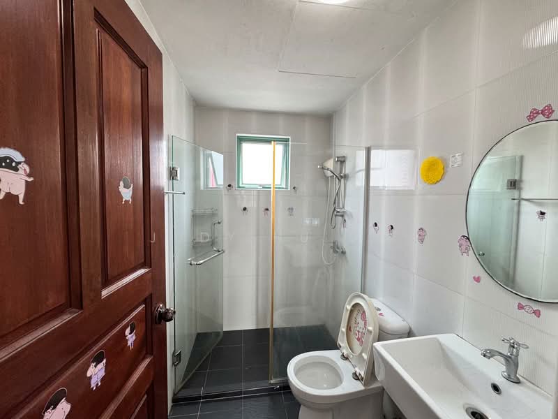 Balmy Court, 6 Lorong 27A Geylang, 4 Bedrooms, 1,066 sqft, Condominium For Rent, by Judy Hu 胡艳, 500071946 - Bathroom - PropertyGuru.com.sg