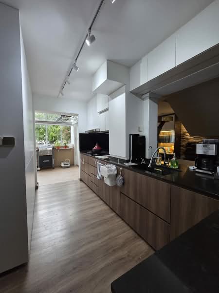 857 Tampines Street 83 HDB Flat For Sale at S$ 1,050,000 | PropertyGuru Singapore - Kitchen