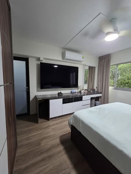 857 Tampines Street 83 HDB Flat For Sale at S$ 1,050,000 | PropertyGuru Singapore - Bedroom